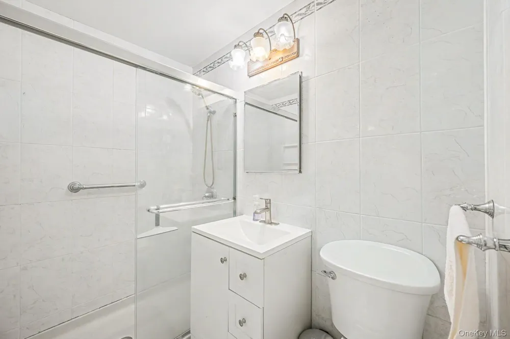 166-25 powells cove blvd #15G Beechhurst, NY 11357