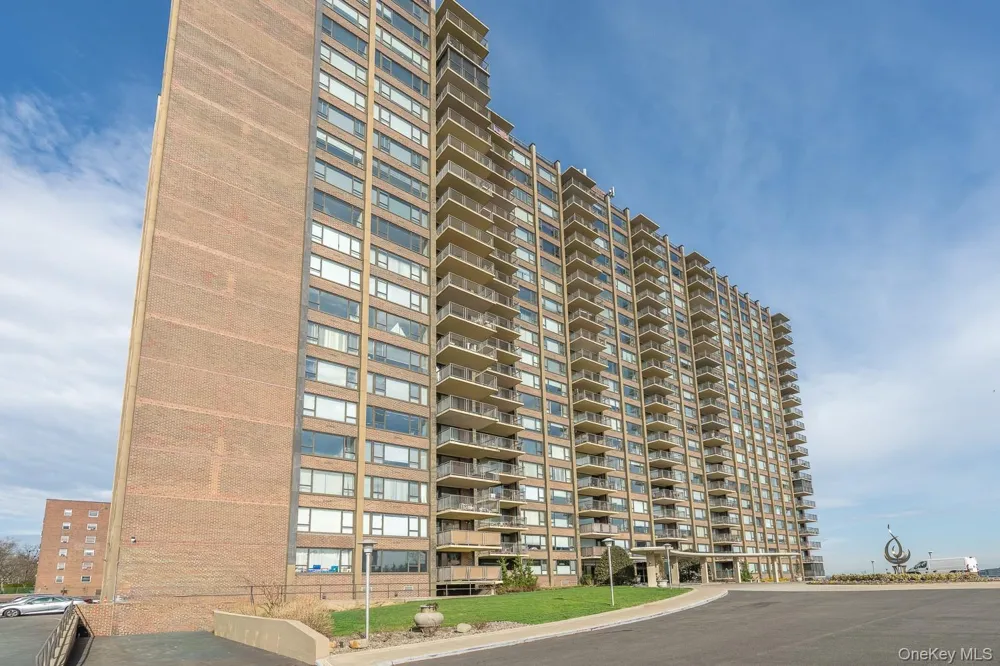 166-25 powells cove blvd #15G Beechhurst, NY 11357