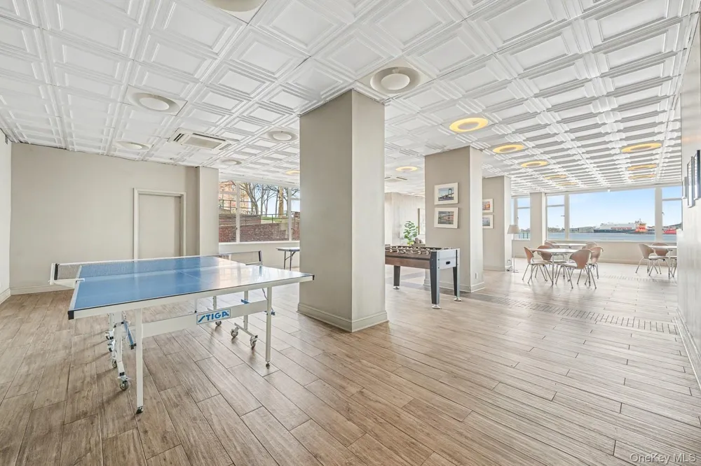 166-25 powells cove blvd #15G Beechhurst, NY 11357