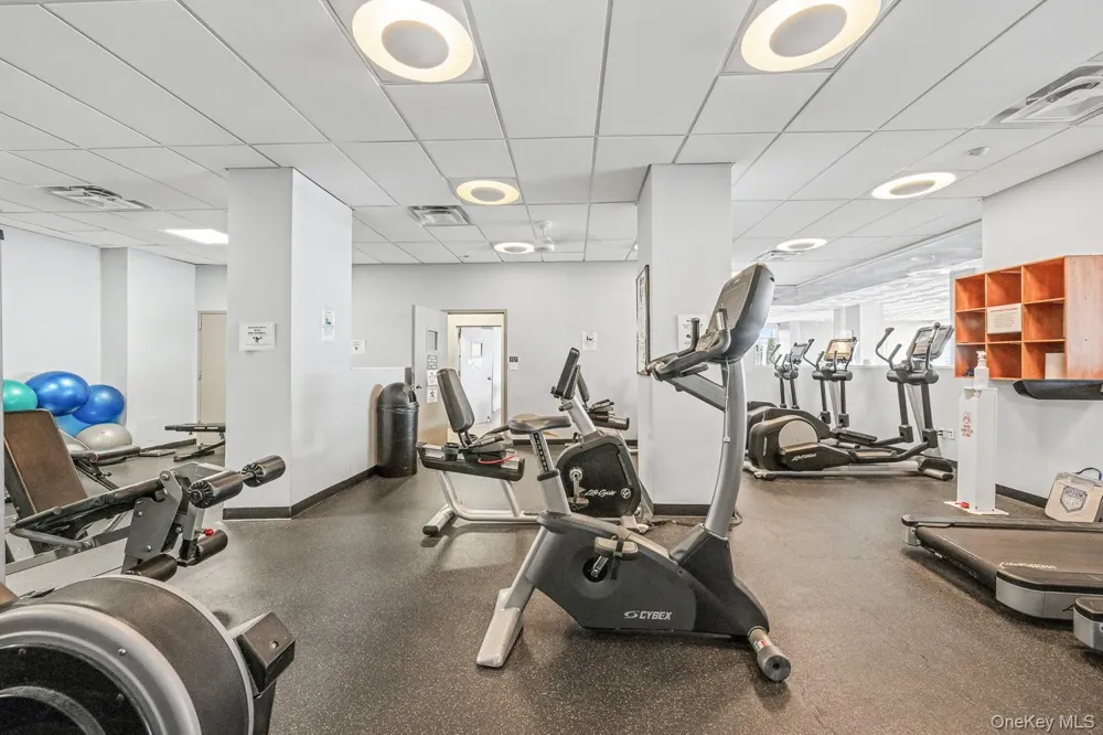 166-25 powells cove blvd #15G Beechhurst, NY 11357