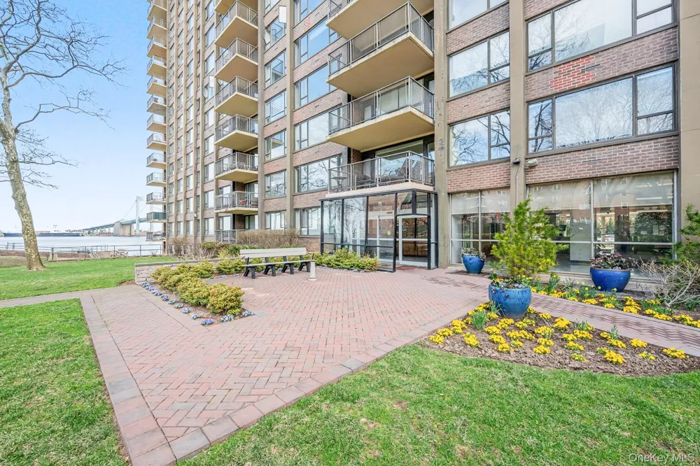 166-25 powells cove blvd #15G Beechhurst, NY 11357