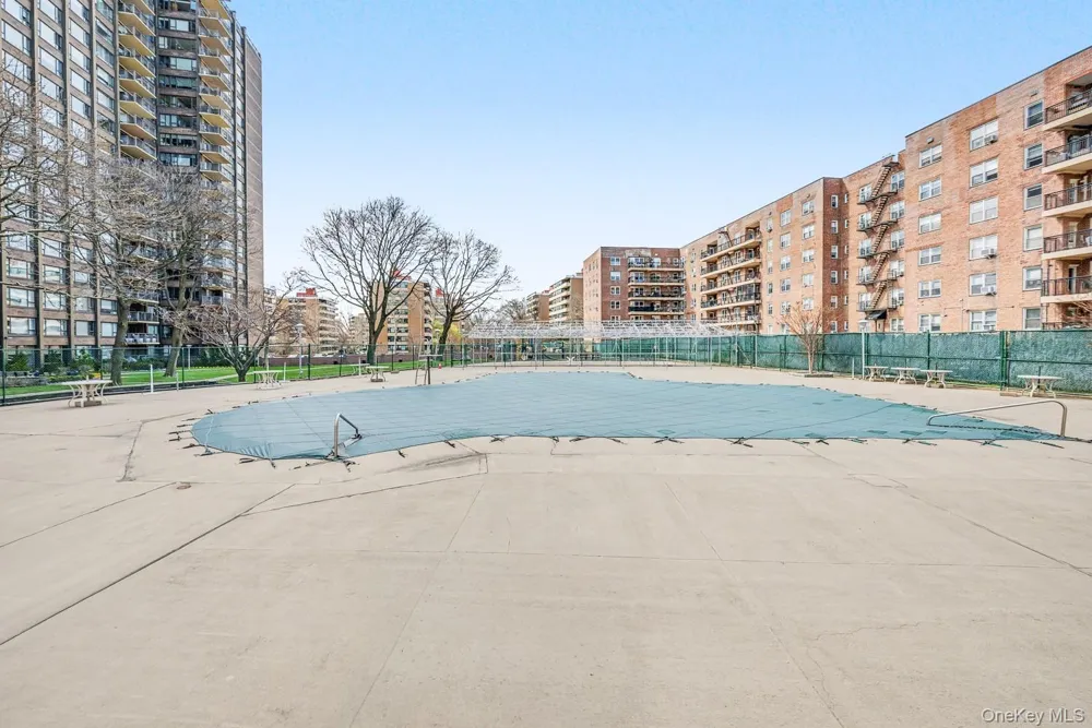 166-25 powells cove blvd #15G Beechhurst, NY 11357