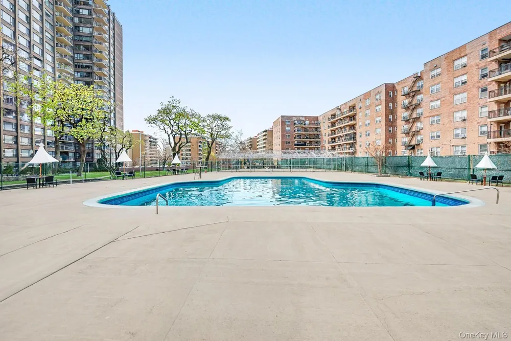 166-25 powells cove blvd #15G Beechhurst, NY 11357