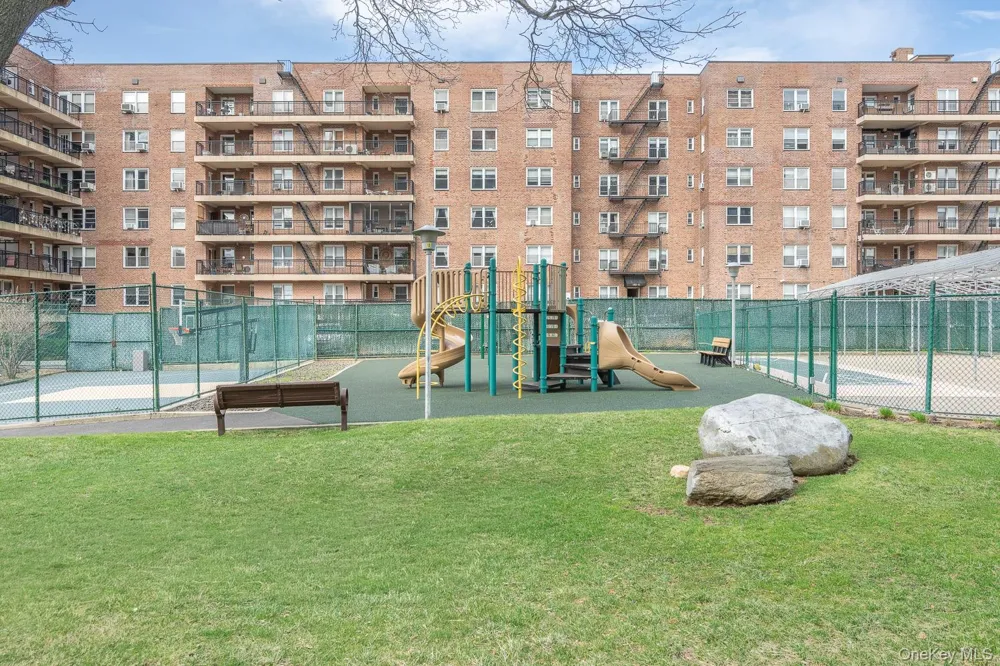 166-25 powells cove blvd #15G Beechhurst, NY 11357