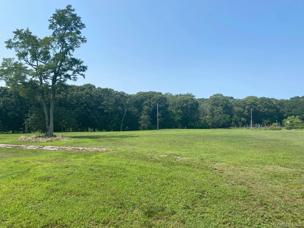 2450 Main Road Laurel, NY 11948