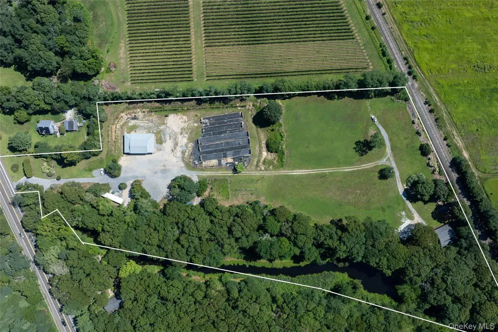 2450 Main Road Laurel, NY 11948