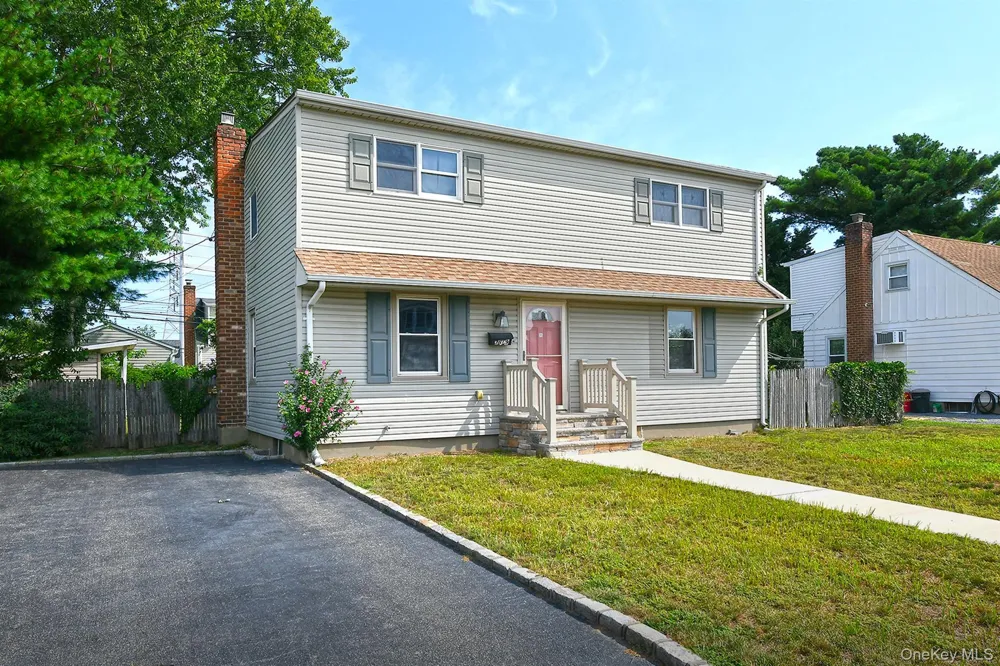 3679 Lark Street Levittown, NY 11756