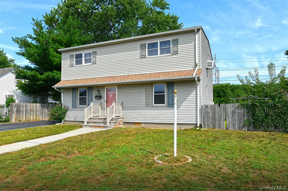 3679 Lark Street Levittown, NY 11756