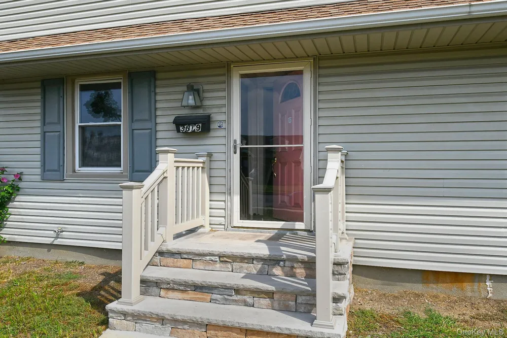 3679 Lark Street Levittown, NY 11756