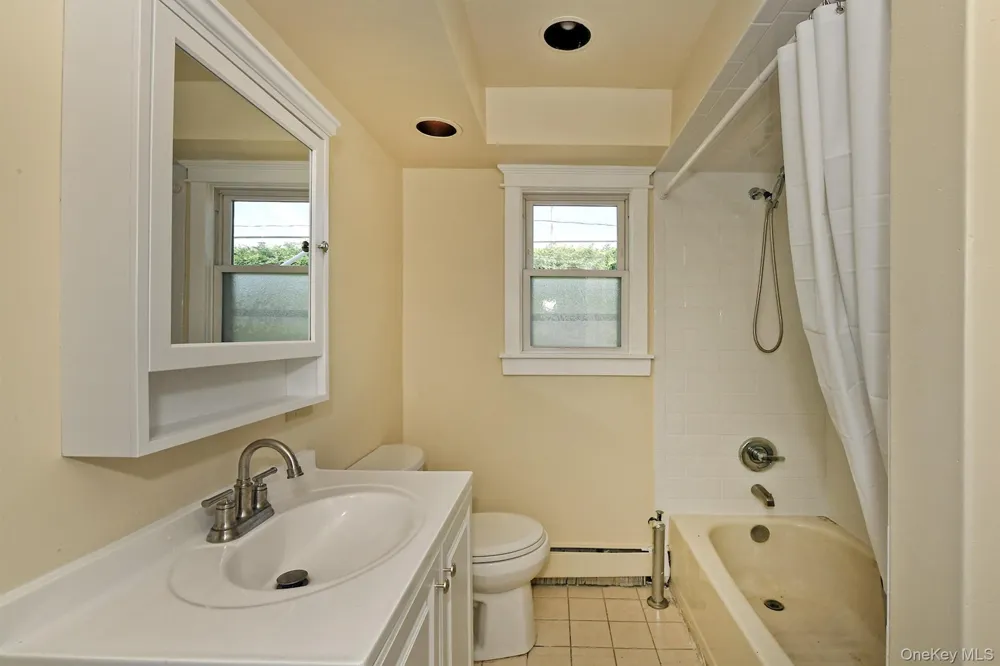 3679 Lark Street Levittown, NY 11756