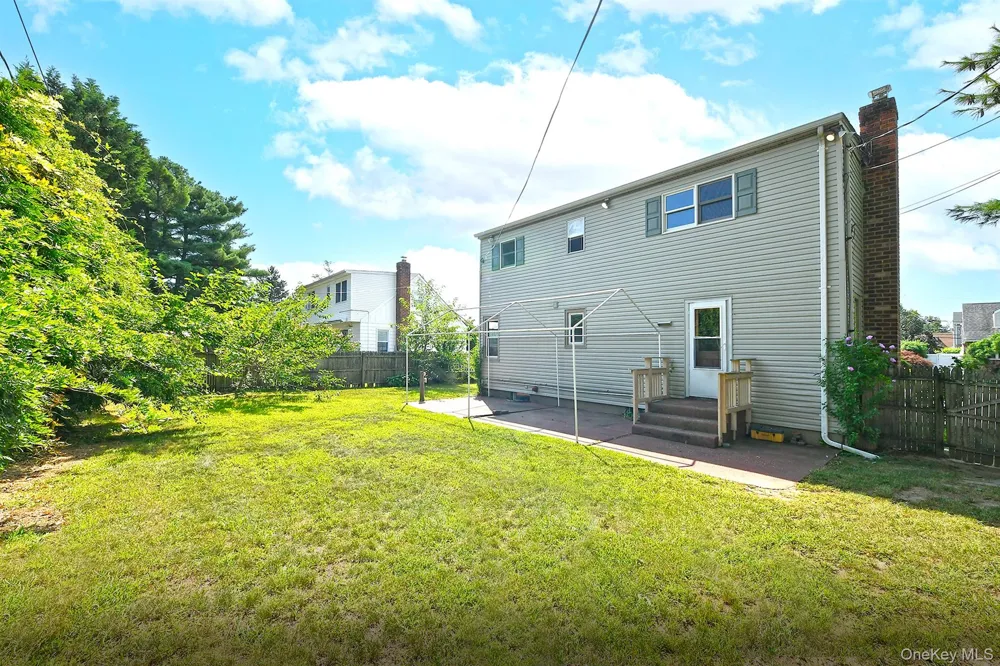 3679 Lark Street Levittown, NY 11756