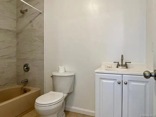 21 Black Stallion Court Middletown, NY 10940