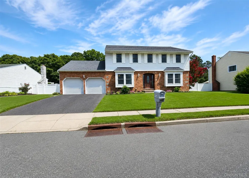 73 Springmeadow Drive Holbrook, NY 11741