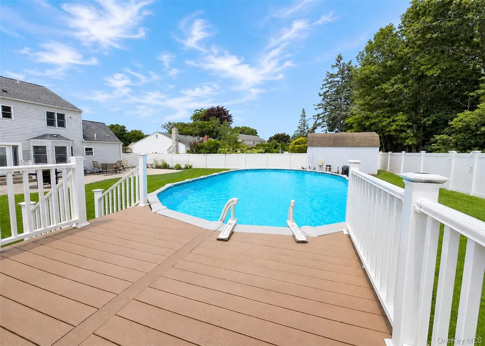 73 Springmeadow Drive Holbrook, NY 11741