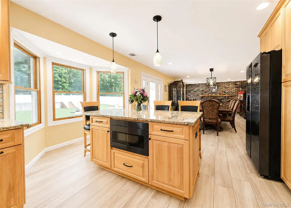 73 Springmeadow Drive Holbrook, NY 11741