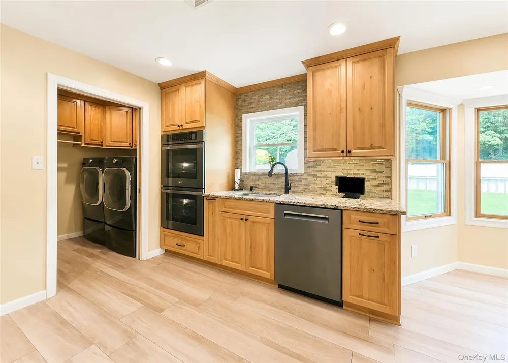 73 Springmeadow Drive Holbrook, NY 11741
