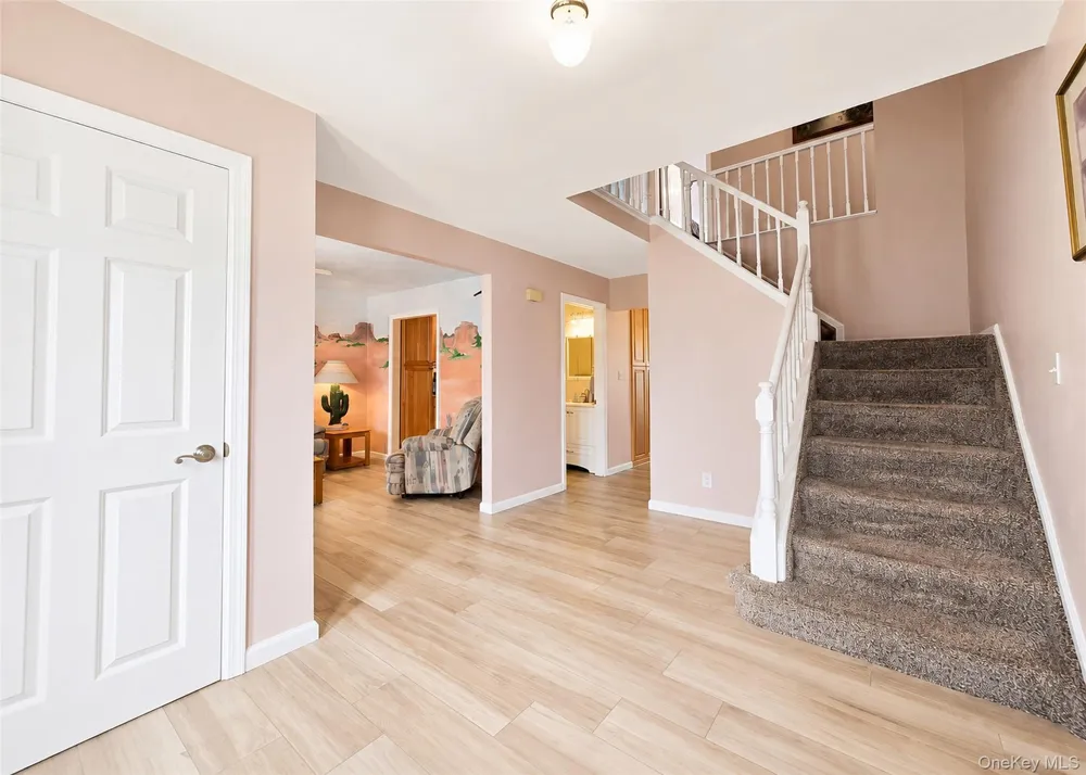 73 Springmeadow Drive Holbrook, NY 11741