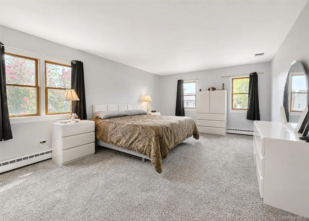 73 Springmeadow Drive Holbrook, NY 11741