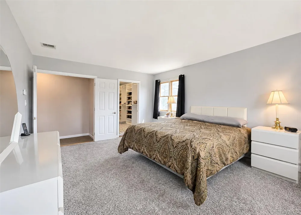 73 Springmeadow Drive Holbrook, NY 11741