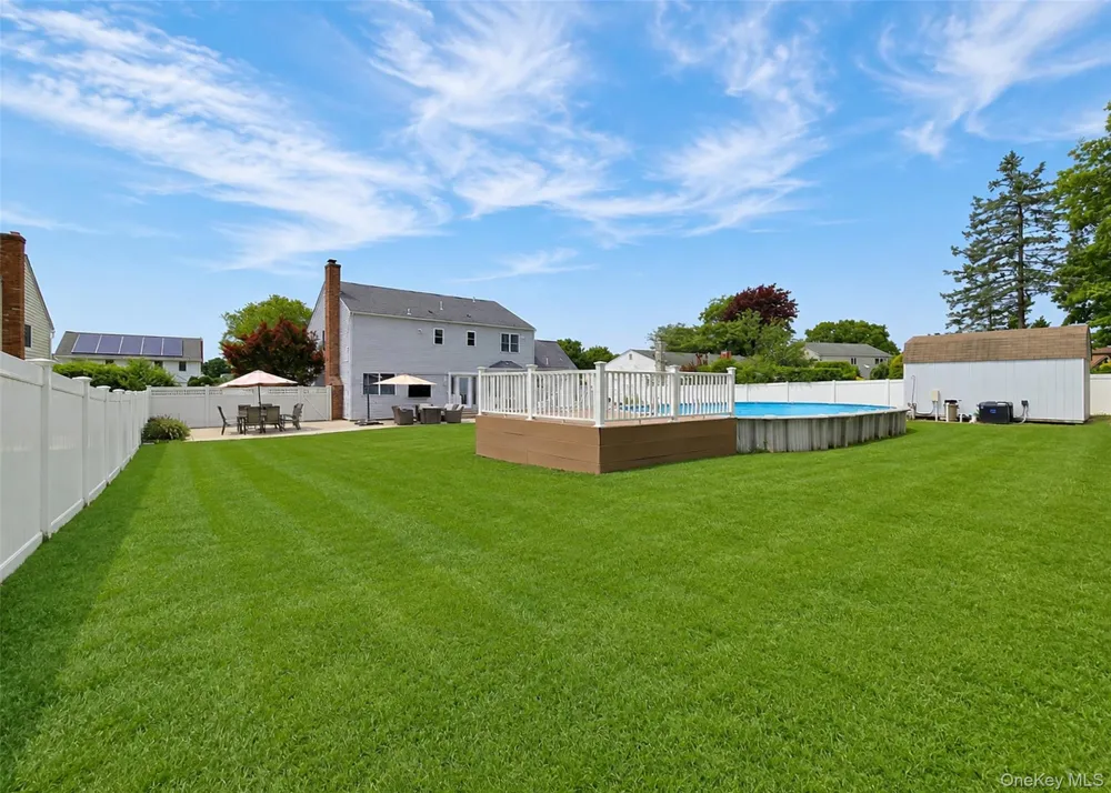 73 Springmeadow Drive Holbrook, NY 11741