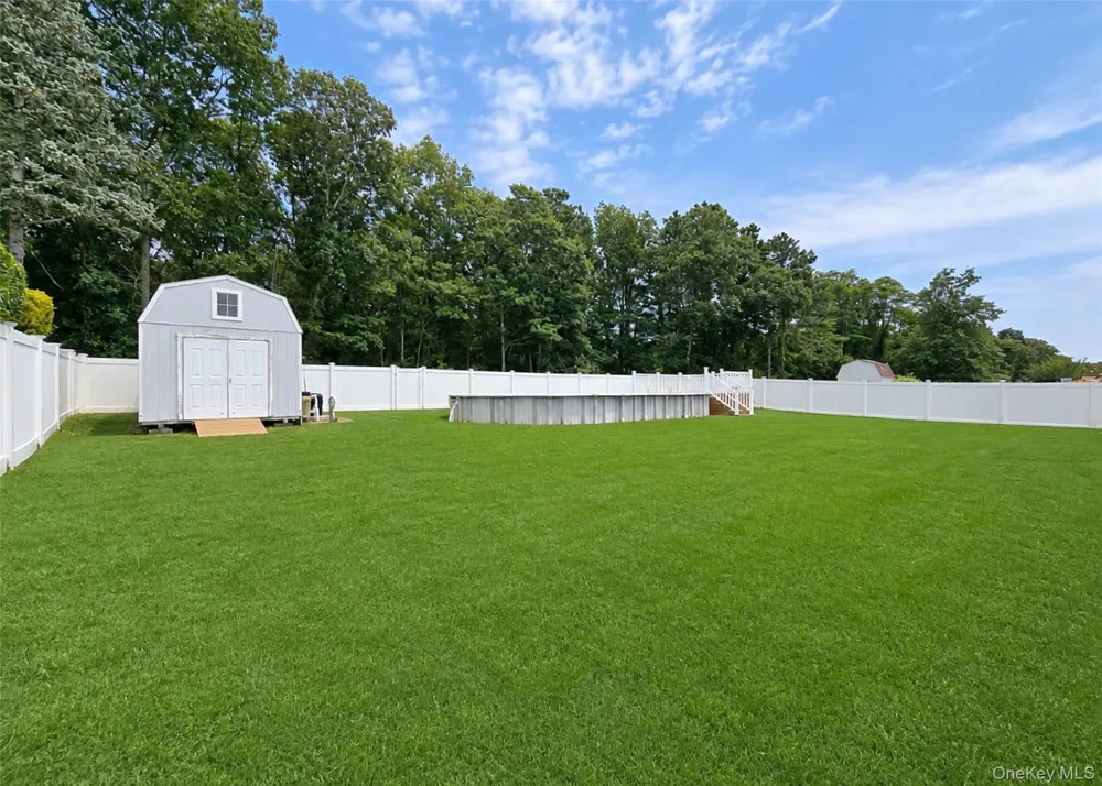 73 Springmeadow Drive Holbrook, NY 11741