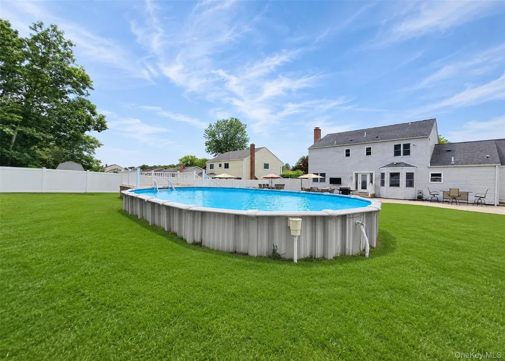 73 Springmeadow Drive Holbrook, NY 11741