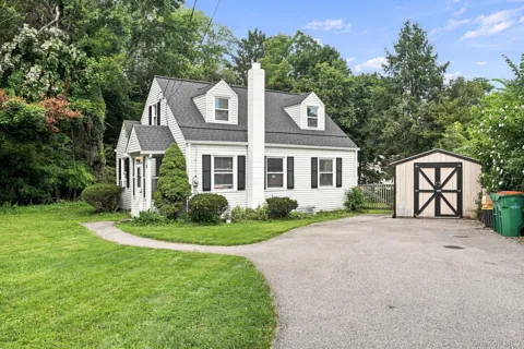 9 Kinderhook Drive