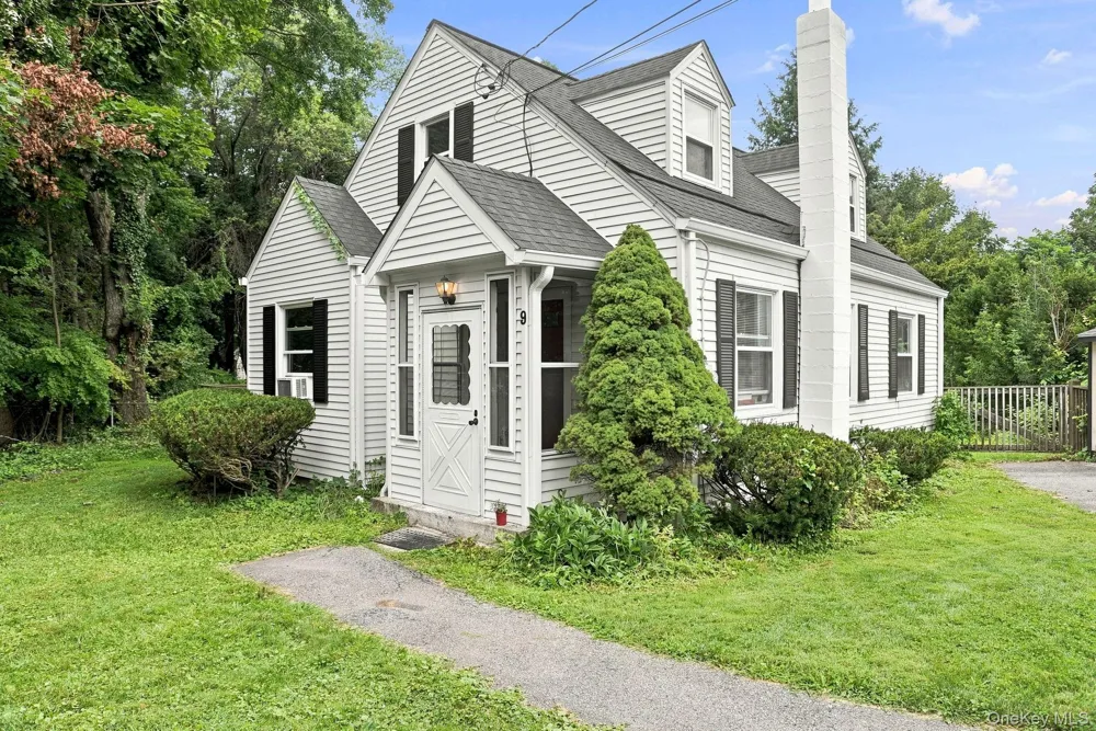 9 Kinderhook Drive Poughkeepsie, NY 12603