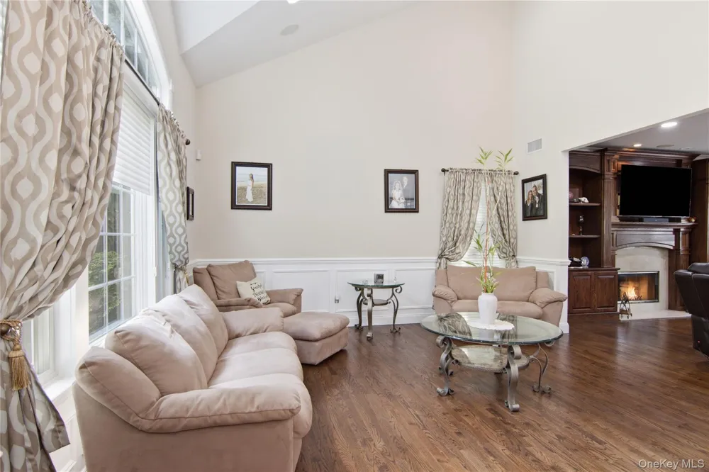 6 Hayloft Court Smithtown, NY 11787