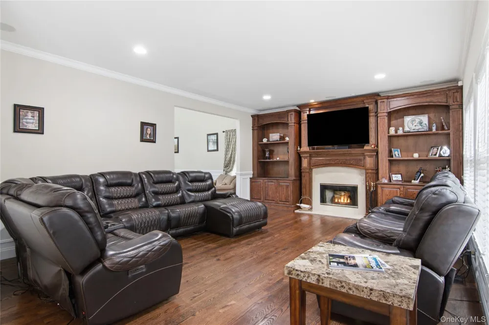 6 Hayloft Court Smithtown, NY 11787