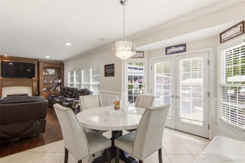 6 Hayloft Court Smithtown, NY 11787