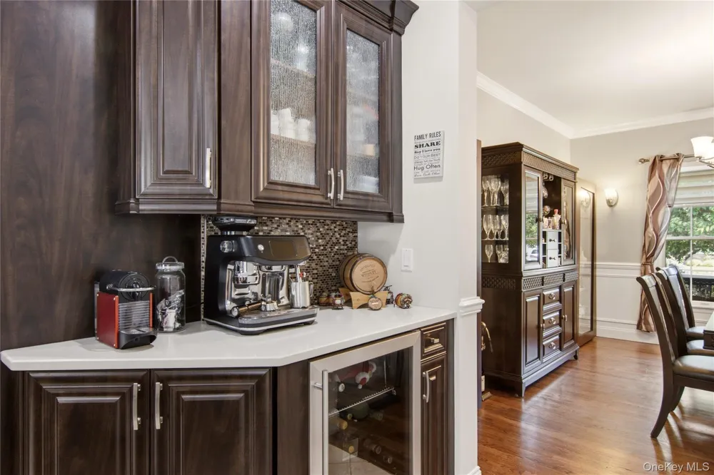 6 Hayloft Court Smithtown, NY 11787
