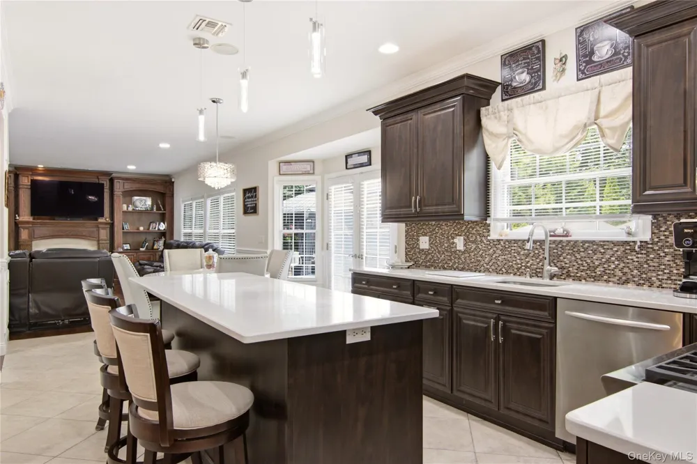 6 Hayloft Court Smithtown, NY 11787
