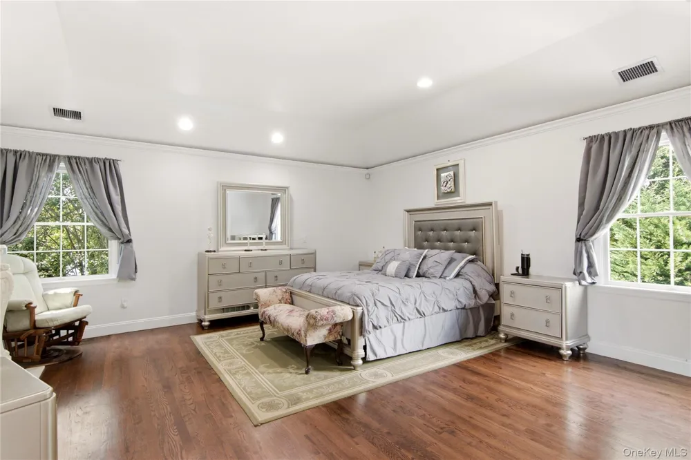 6 Hayloft Court Smithtown, NY 11787