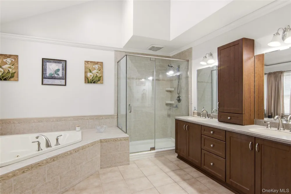 6 Hayloft Court Smithtown, NY 11787