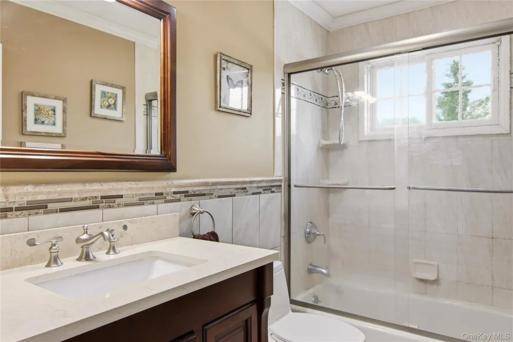 6 Hayloft Court Smithtown, NY 11787