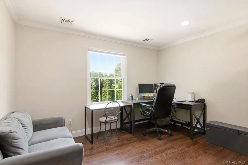 6 Hayloft Court Smithtown, NY 11787