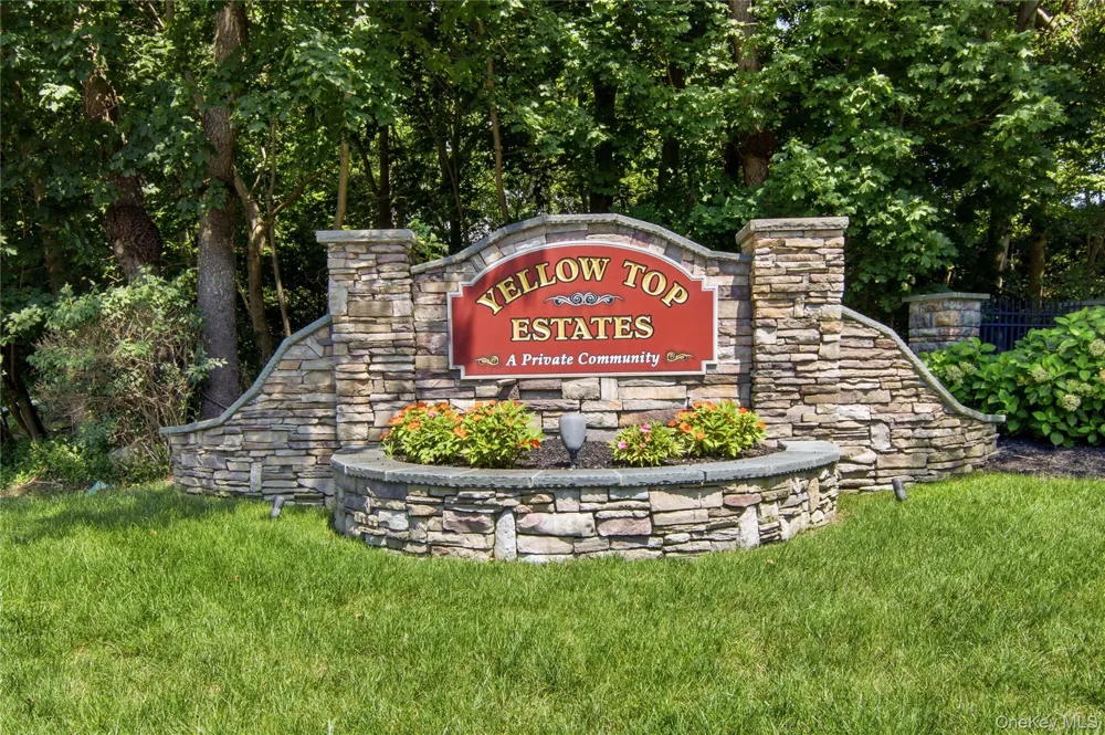 6 Hayloft Court Smithtown, NY 11787