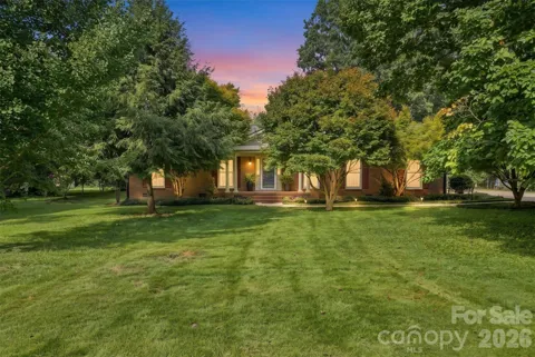 2038 Hempstead Road