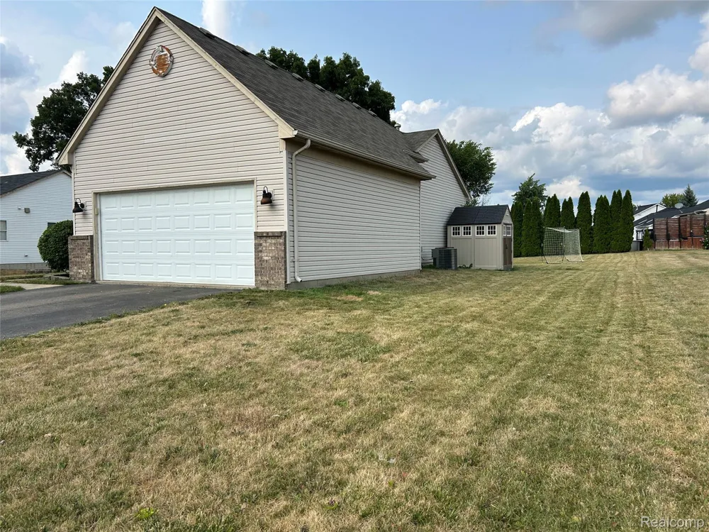 8074 Bradbury Lane Mundy Township, MI 48439