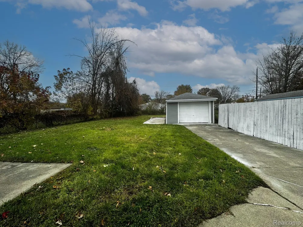 1615 E Greig Avenue Madison Heights City, MI 48071