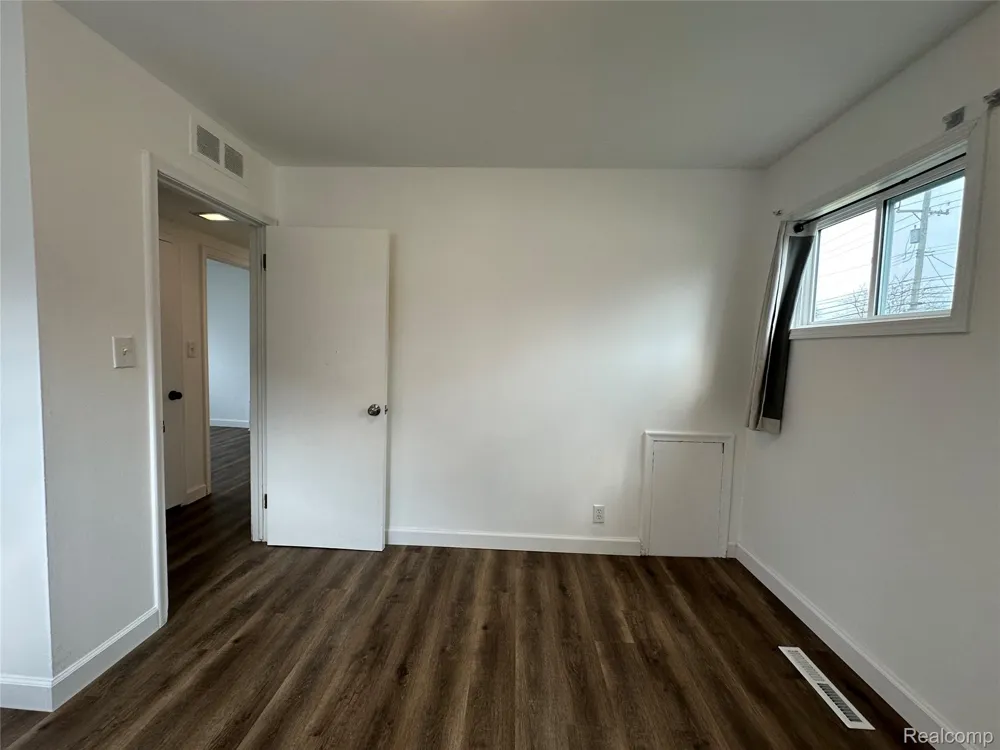 1615 E Greig Avenue Madison Heights City, MI 48071