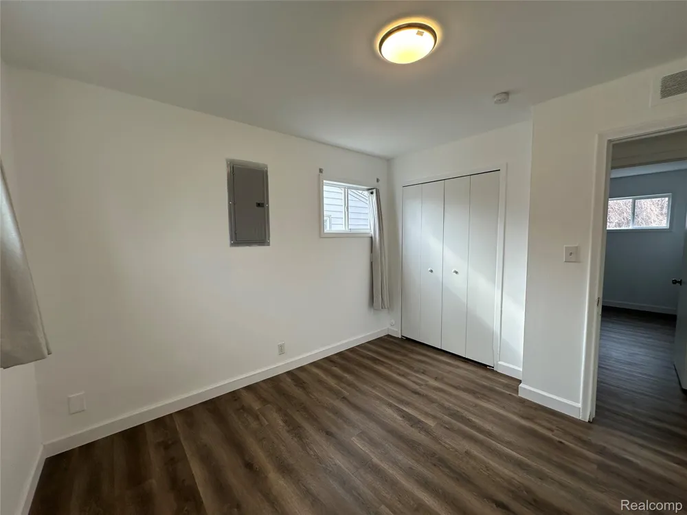 1615 E Greig Avenue Madison Heights City, MI 48071