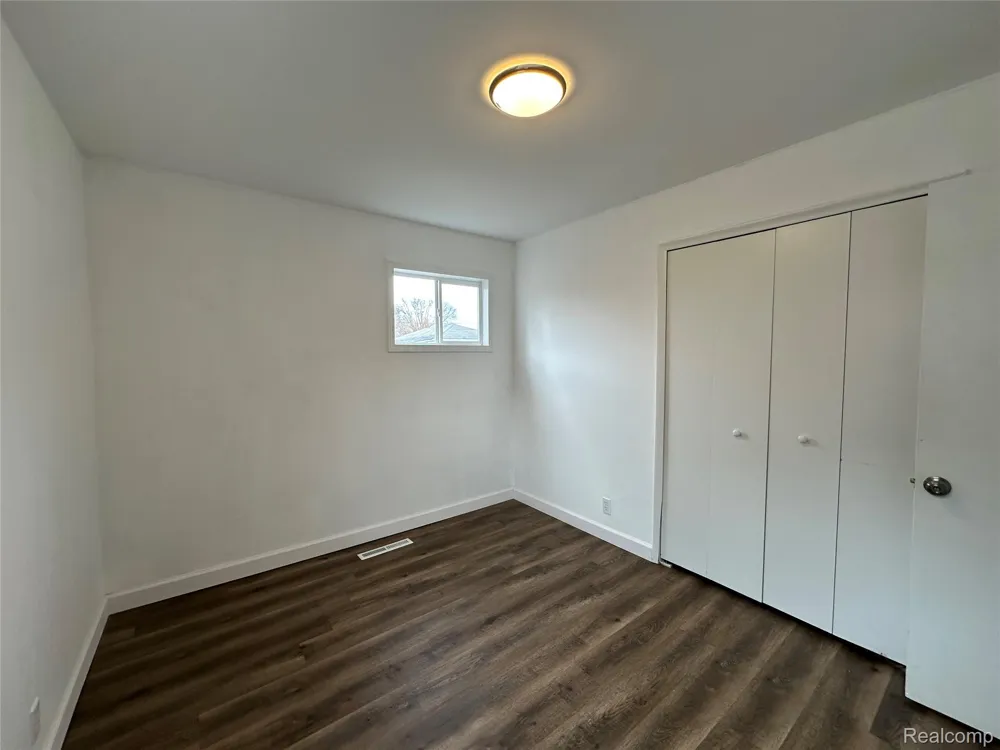 1615 E Greig Avenue Madison Heights City, MI 48071