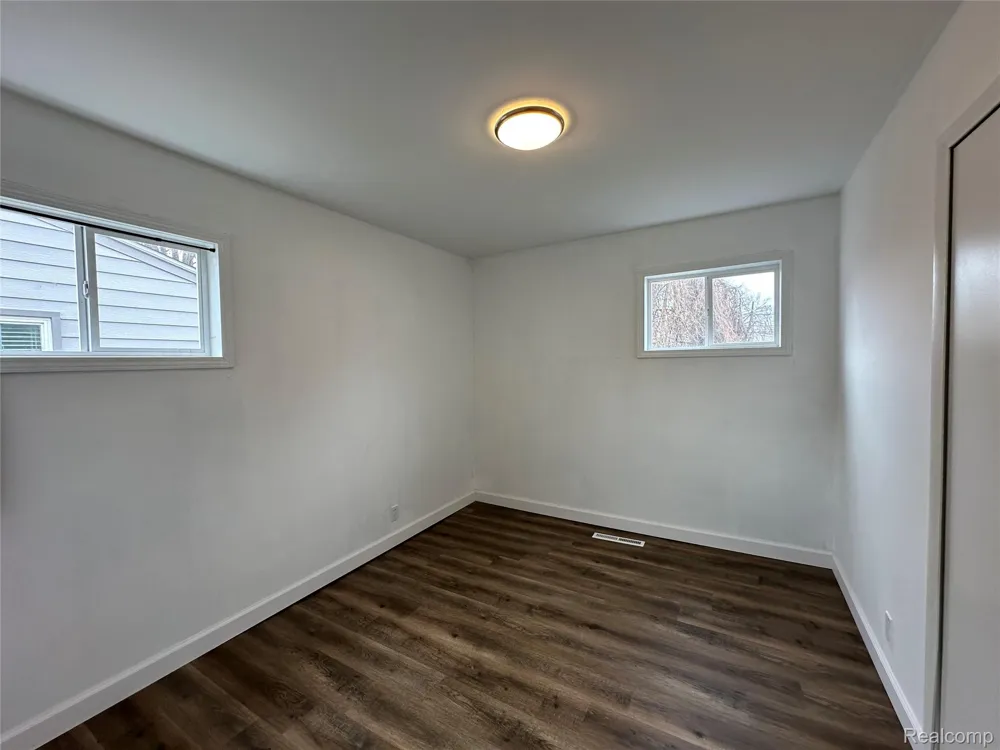 1615 E Greig Avenue Madison Heights City, MI 48071