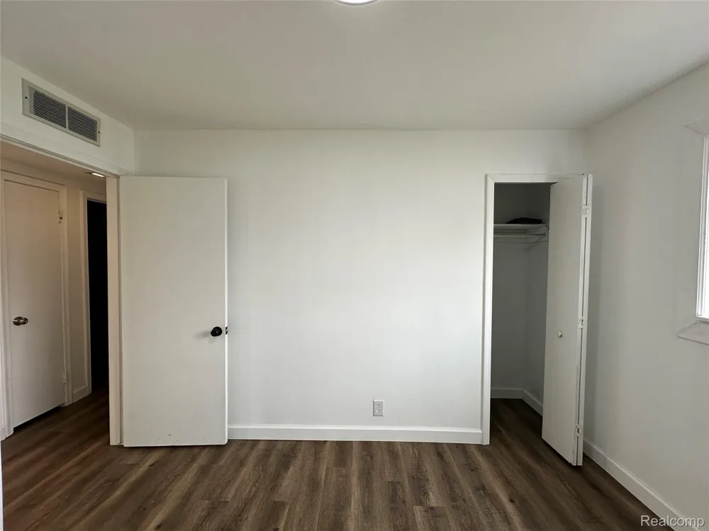 1615 E Greig Avenue Madison Heights City, MI 48071