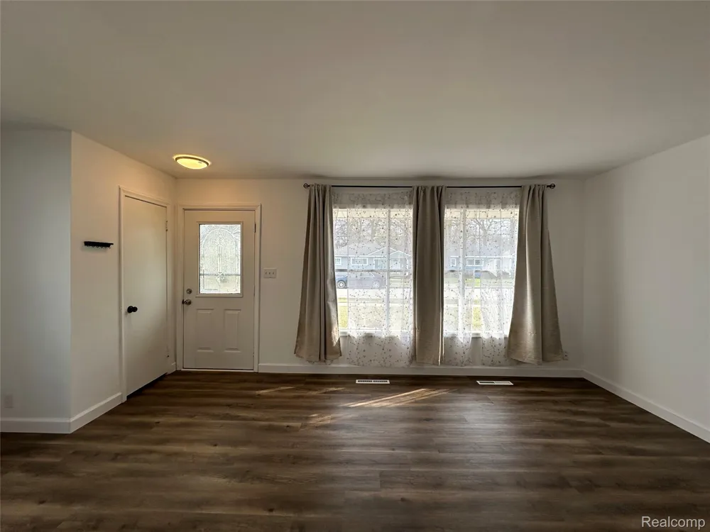 1615 E Greig Avenue Madison Heights City, MI 48071
