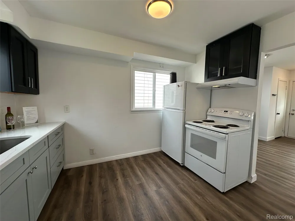 1615 E Greig Avenue Madison Heights City, MI 48071