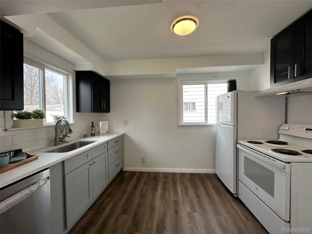 1615 E Greig Avenue Madison Heights City, MI 48071