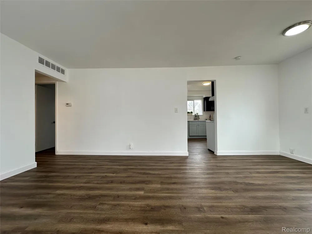 1615 E Greig Avenue Madison Heights City, MI 48071